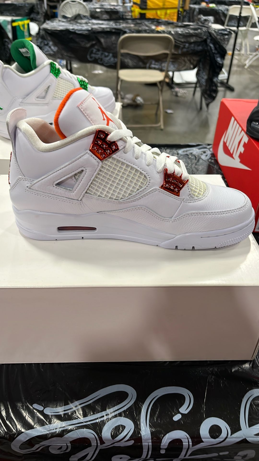 Jordan 4 Retro Orange Metallic Size 8.5 M - photo 3