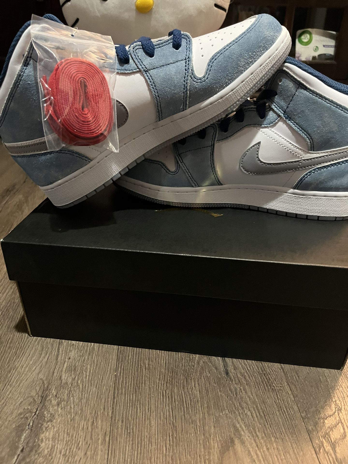 Jordan 1 Mid - photo 5