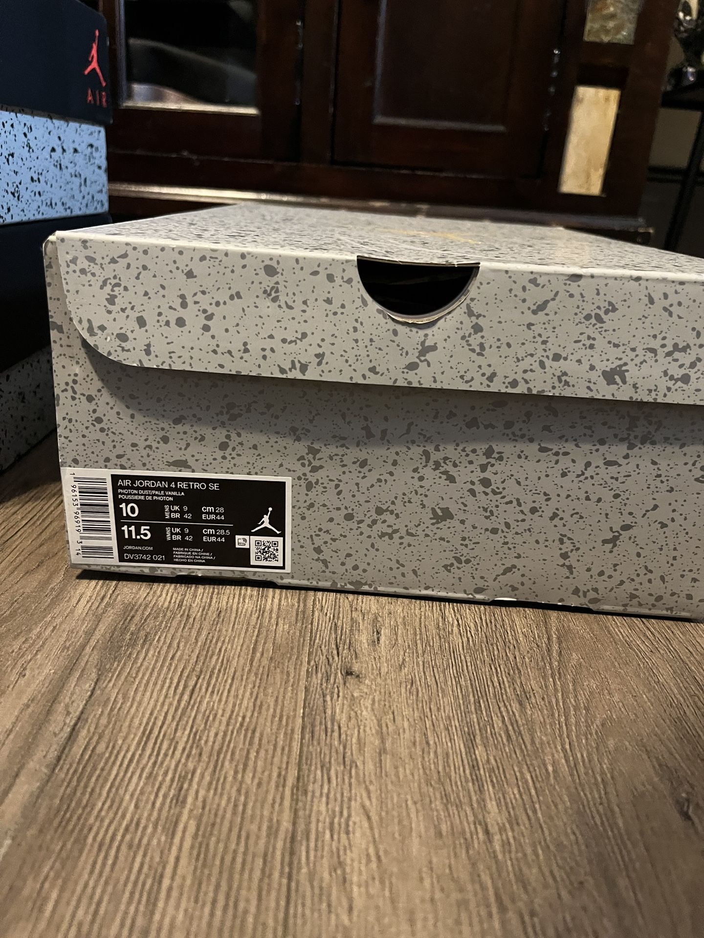 Jordan Retro 4 Craft