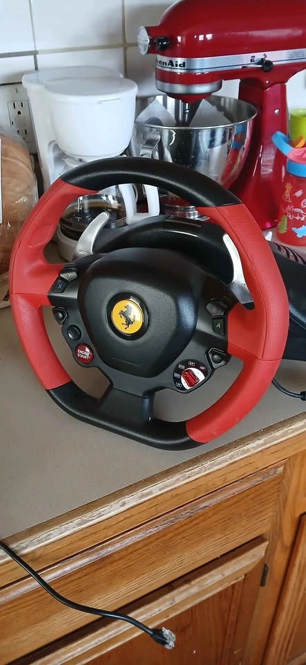 Thrustmaster Ferrari Racing Wheel Set for Xbox One - photo 3