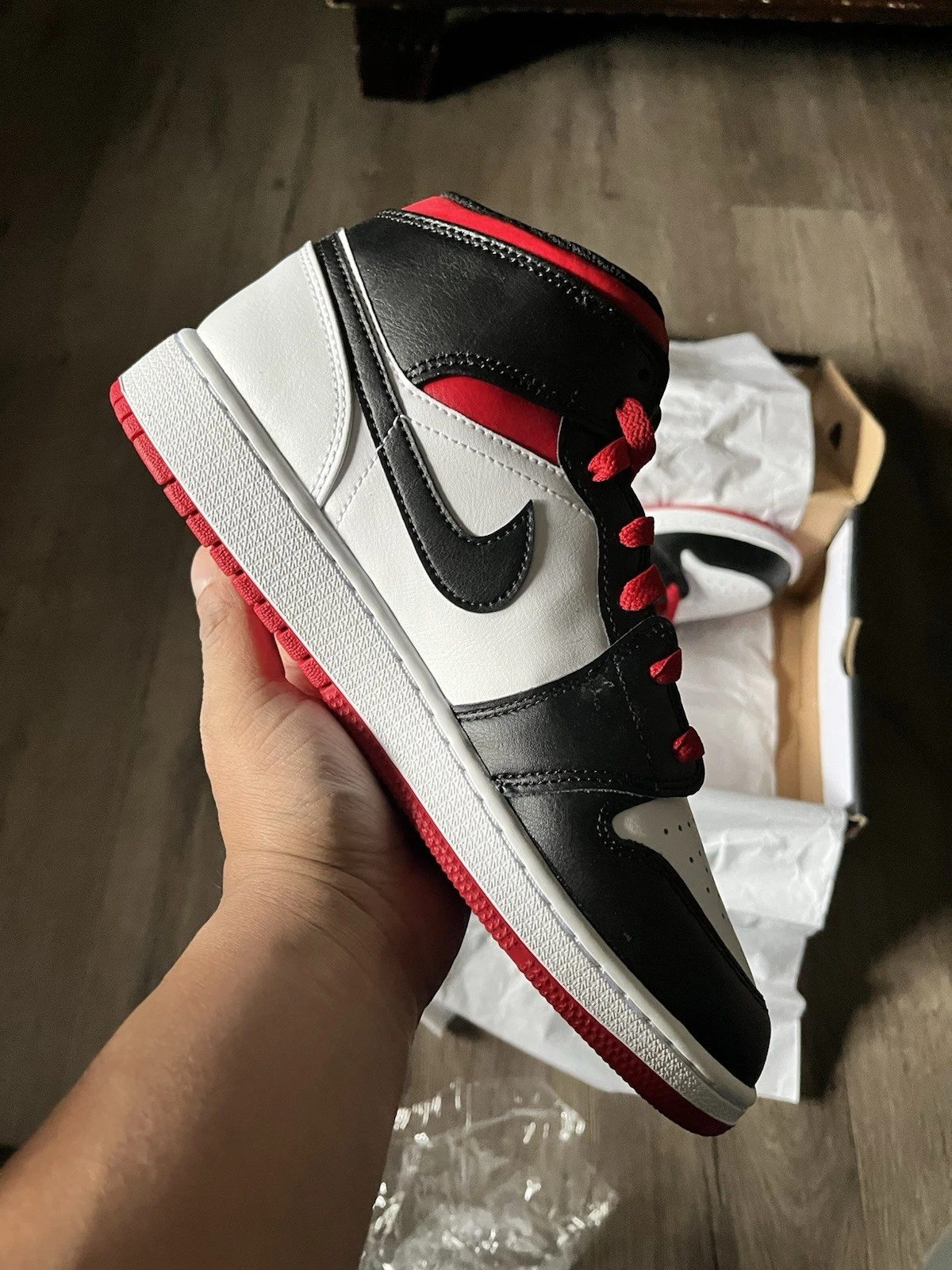 Nike Air Jordan 1 Mid GS Boys Size 7Y - Black Toe - photo 5
