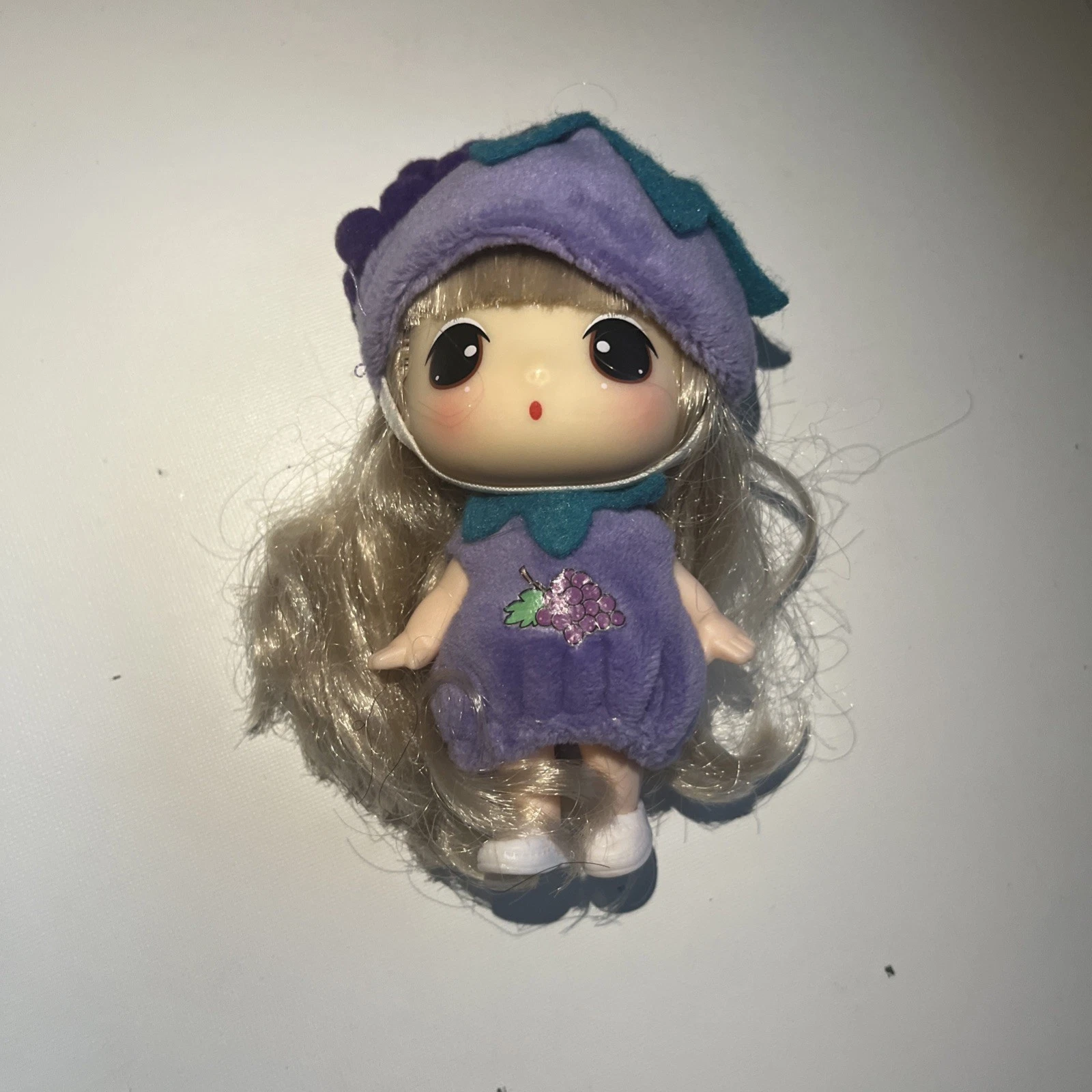 Grape ddung Fruit Baby Mini Figure SM-001 Trading Toy
