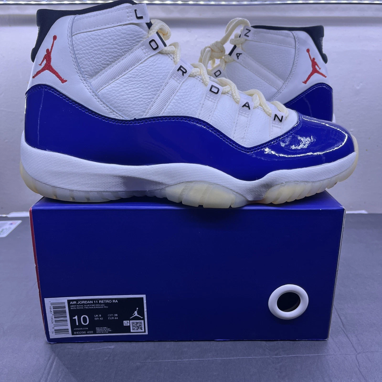 Air Jordan 11 Retro Rare Air - White Blue Red Size 10 Men