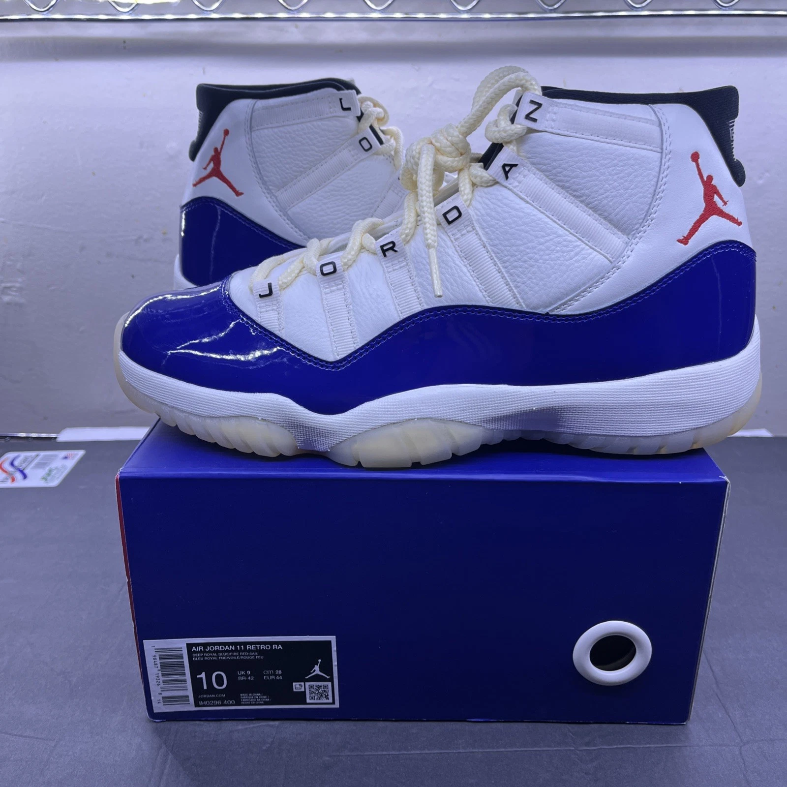 Air Jordan 11 Retro Rare Air - White Blue Red Size 10 Men - photo 3