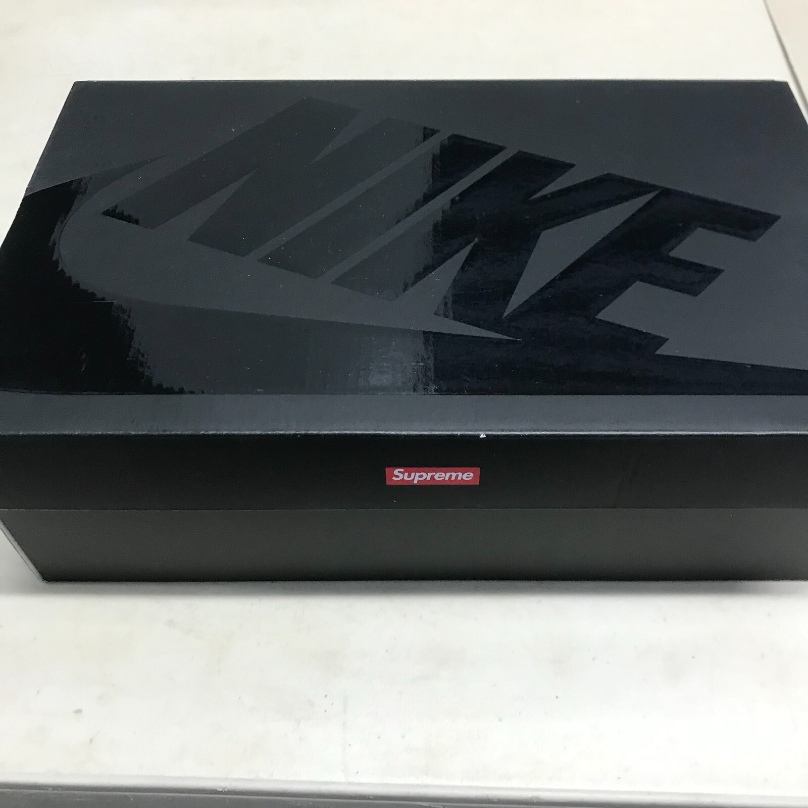Supreme Nike Air Force 1 Low Sneakers