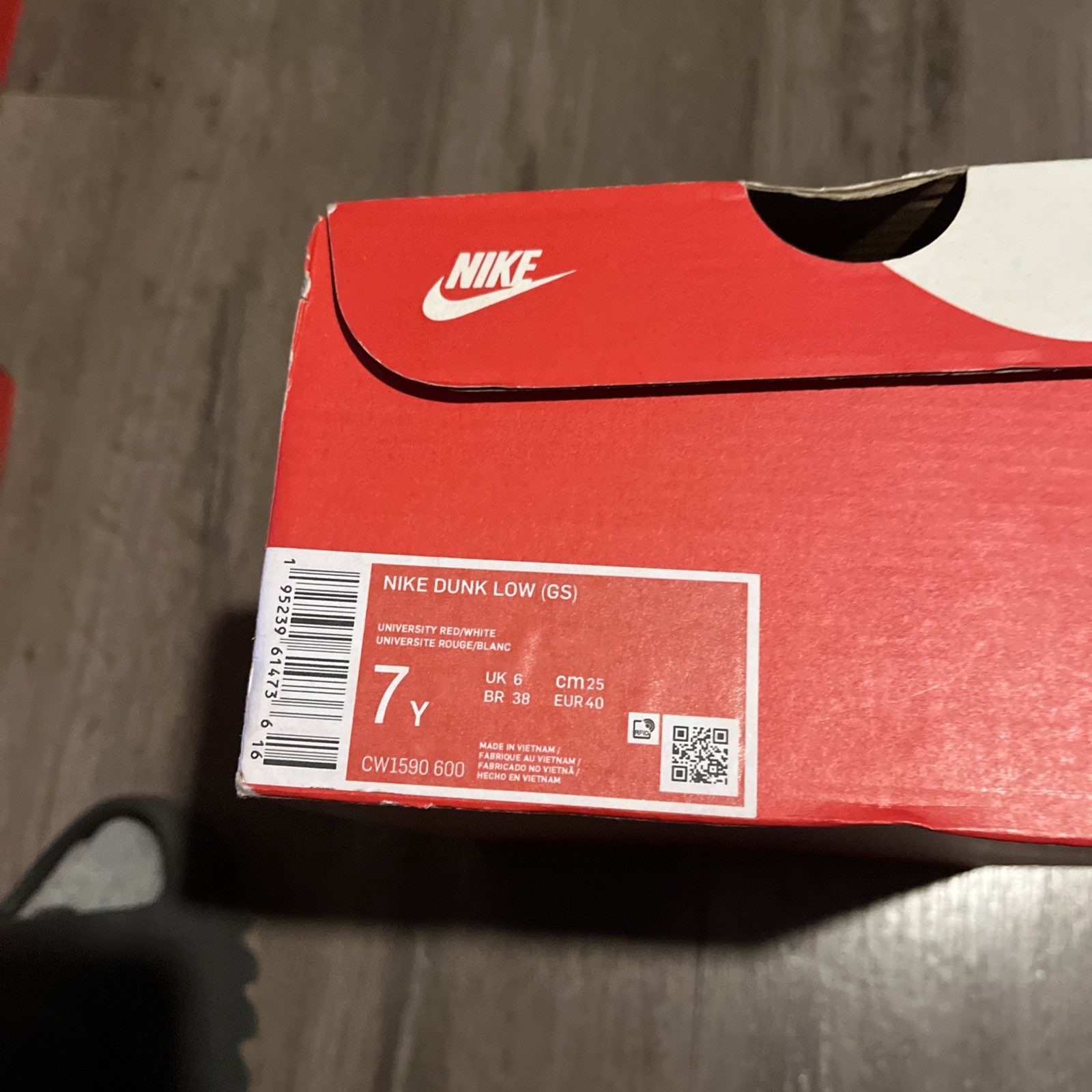 Nike Dunk Low GS “Championship Red” (CW1590-600) Size 7Y