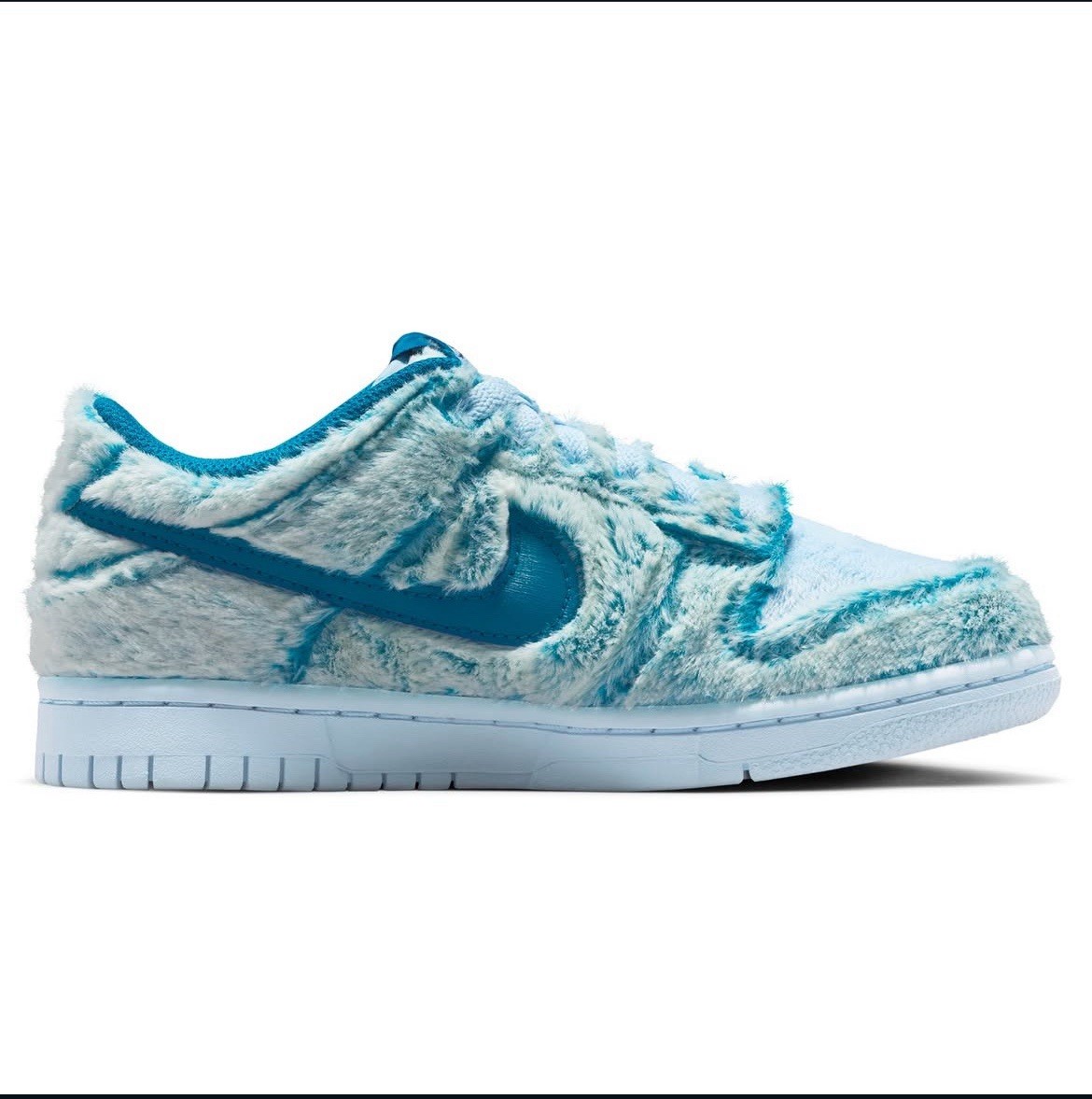 Nike Dunk Low Abominable Snowman Size 5Y - photo 2