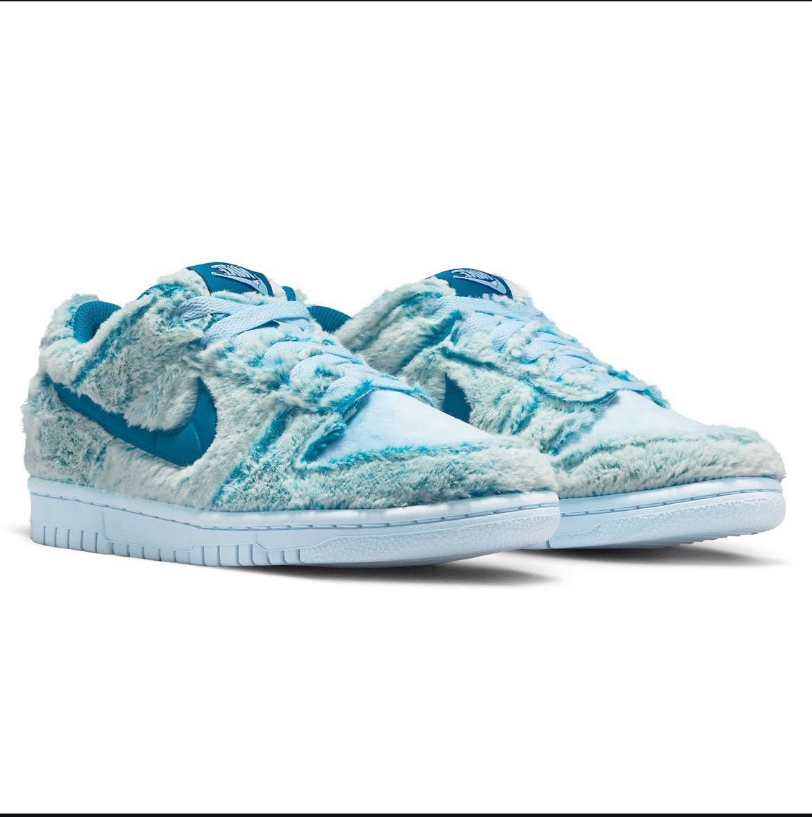 NIKE DUNK LOW ABOMINABLE SNOWMAN Size 7y