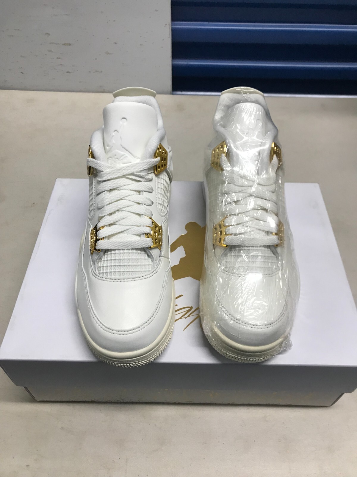 WMNS AIR JORDAN 4 RETRO Gold Metallic - photo 3