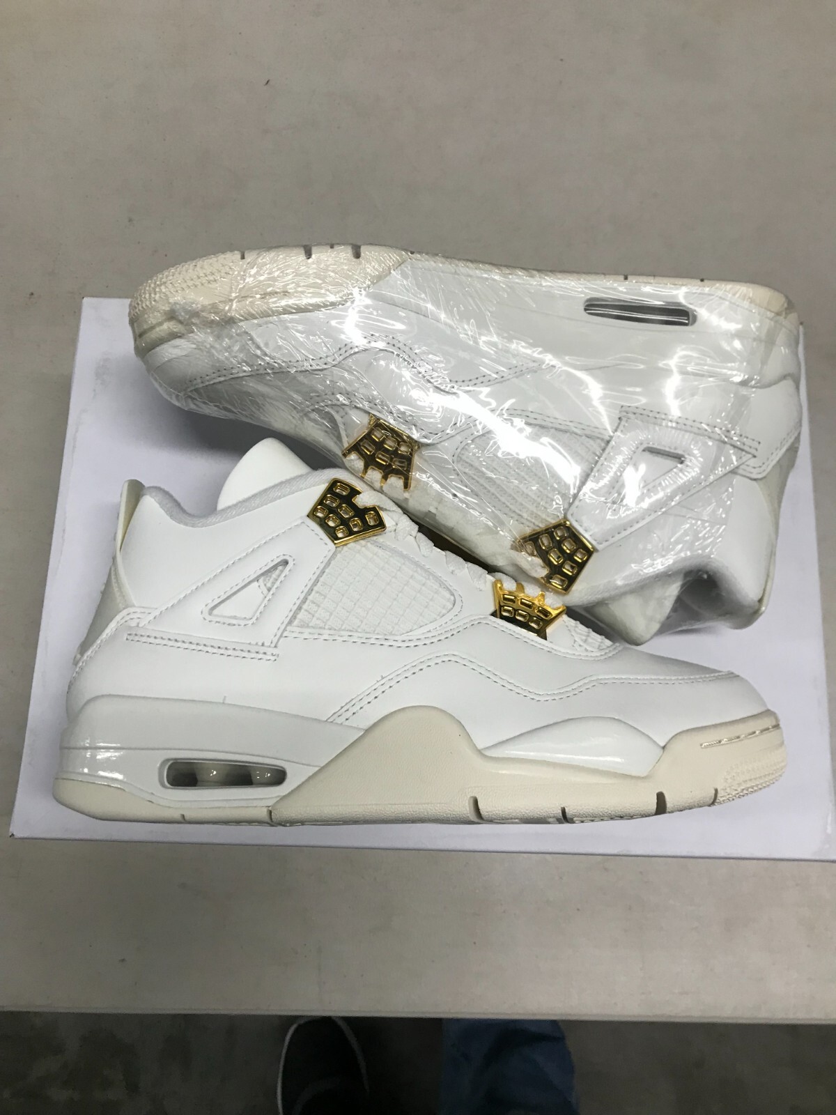WMNS AIR JORDAN 4 RETRO Gold Metallic - photo 4