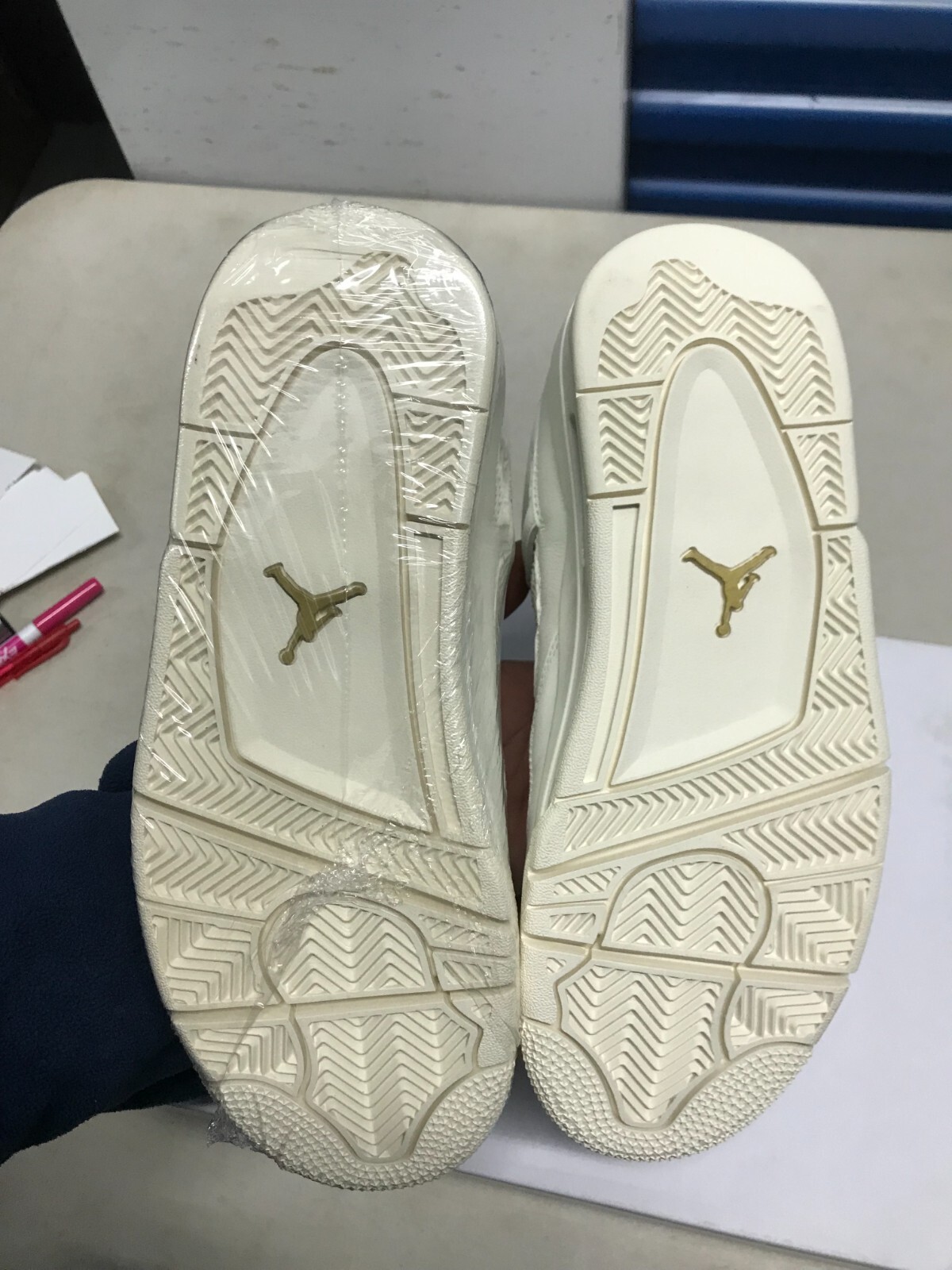 WMNS AIR JORDAN 4 RETRO Gold Metallic - photo 5