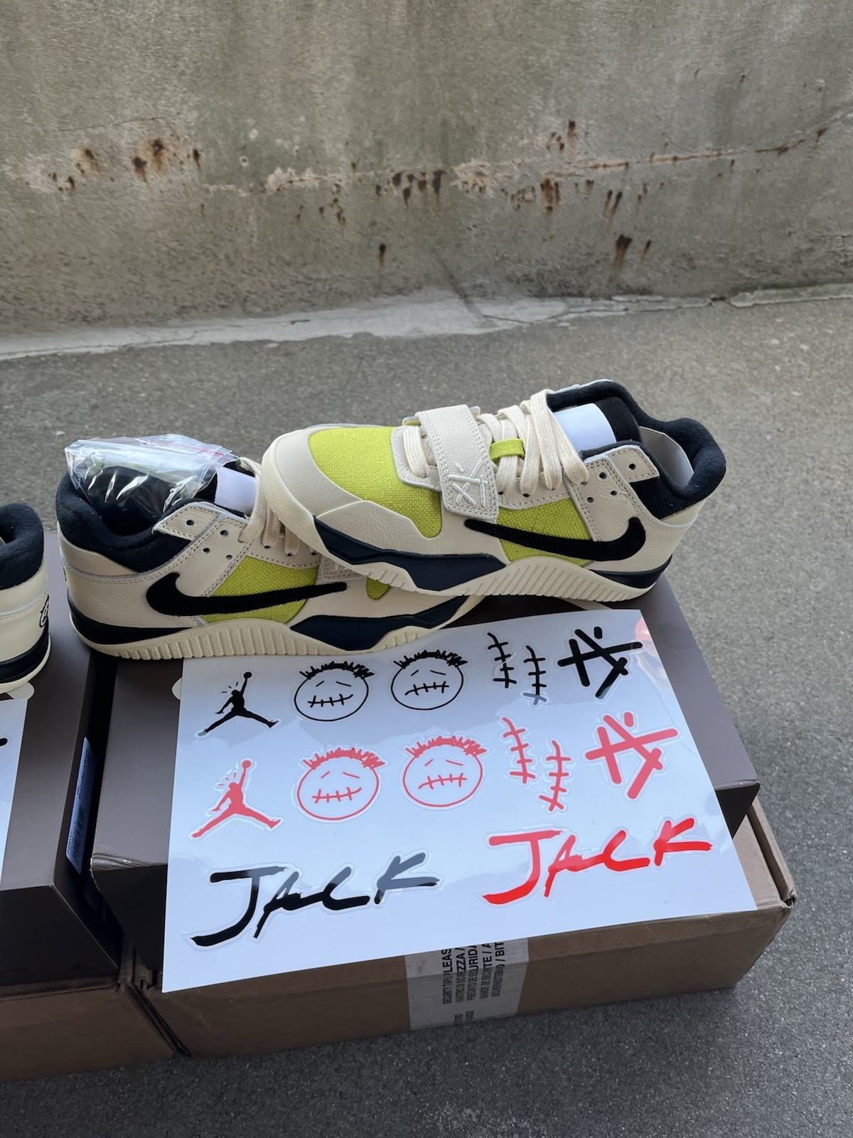 Jordan Jumpman Jack TR Travis Scott Bright Cactus - Size 3.5 Men - photo 2