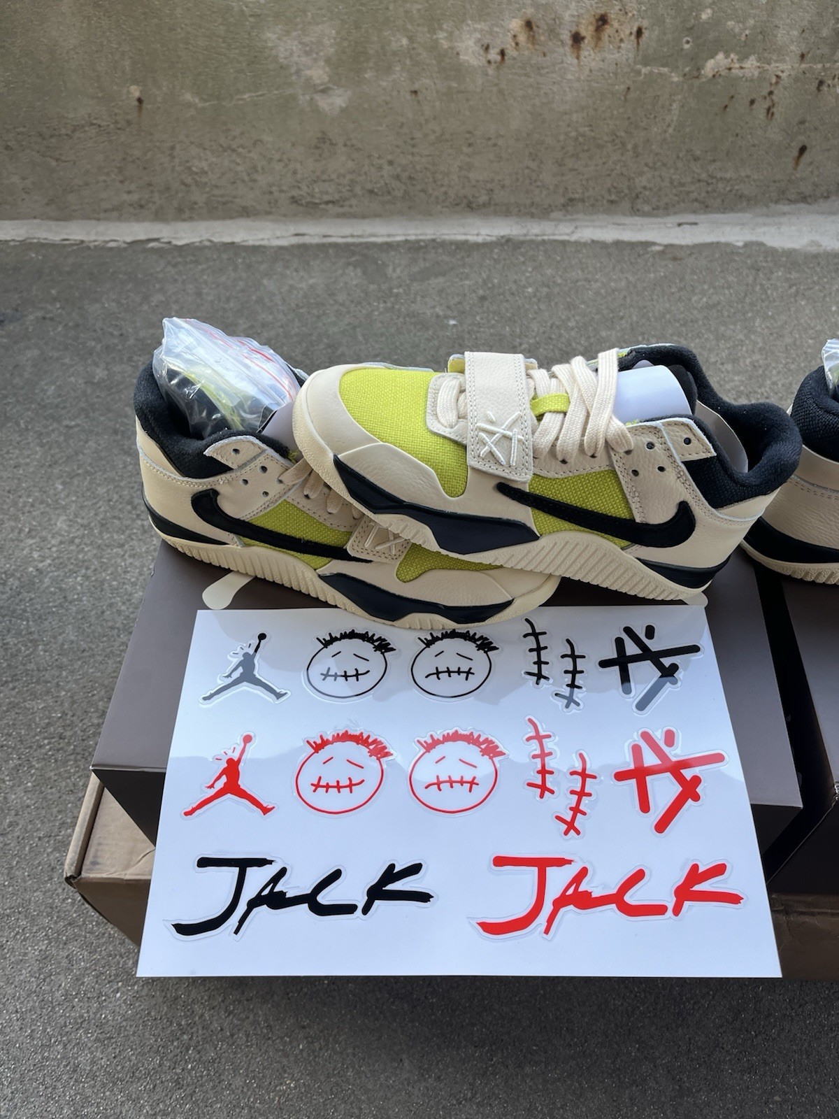 Jordan Jumpman Jack TR Travis Scott Bright Cactus - Size 3.5 Men - photo 3