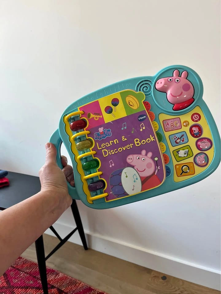 VTech Peppa Pig Learn & Discover Book - English