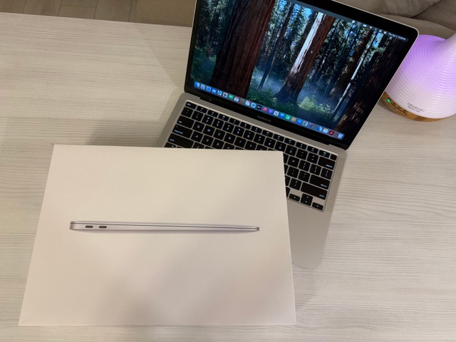 MacBook Air M1 (2020) - 512GB - 13.3” - Excellent Condition - photo 2
