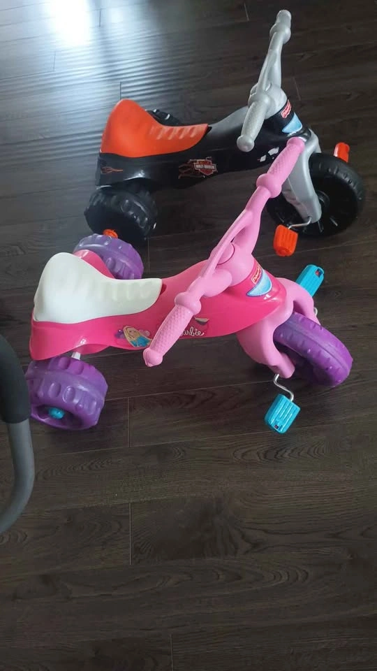 2 Fisher-Price Tricycles for Kids Ages 2-5 - photo 2