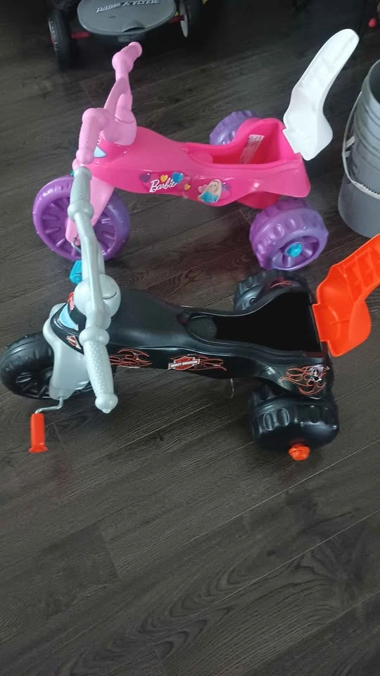 2 Fisher-Price Tricycles for Kids Ages 2-5 - photo 3