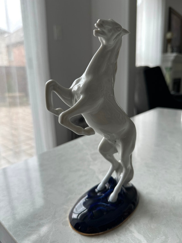 Royal Dux Bohemia VTG porcelain figurine of a rearing stallion. - photo 2