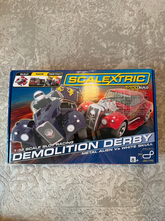 Scalextric 1:32 Slot Racing Demolition Derby Set