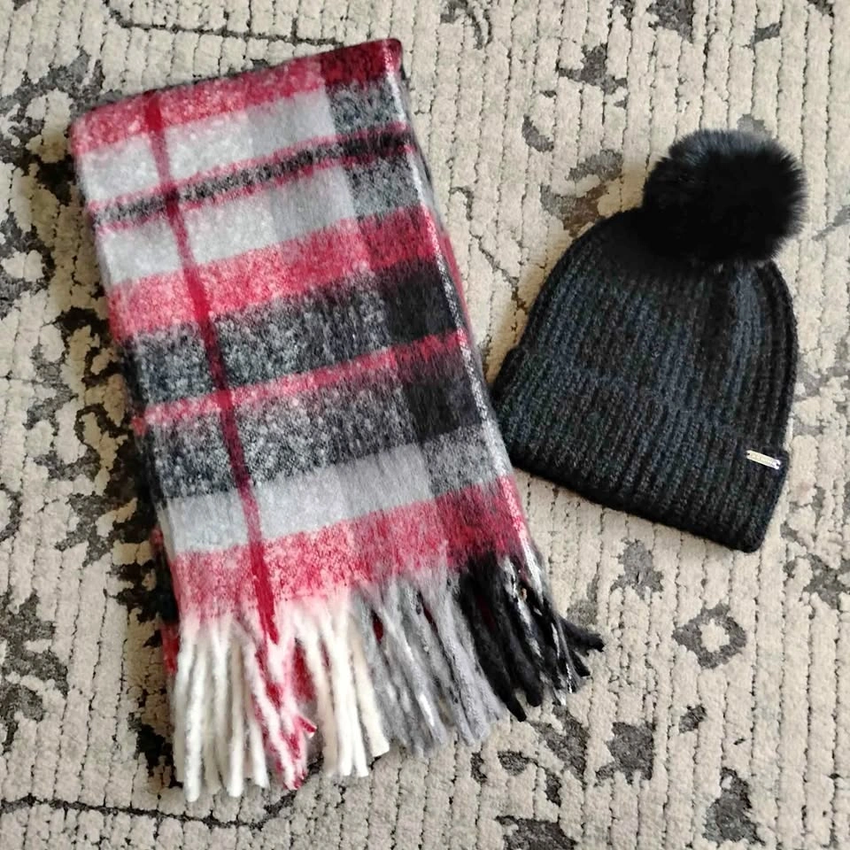 Steve Madden Hat and Scarf Set 🌱