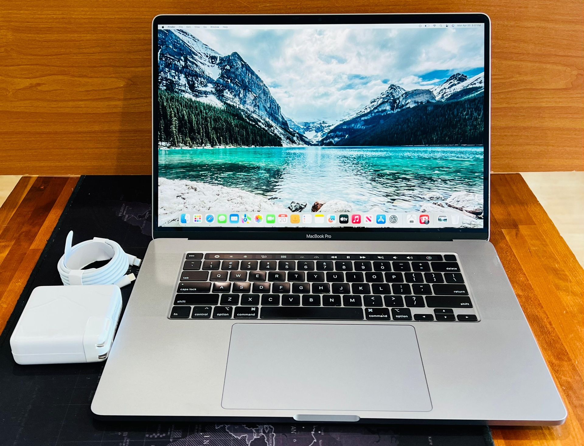 Apple MacBook Pro 16” Core i7 2.6Ghz 16GB 512GB Radeon Pro 5300M