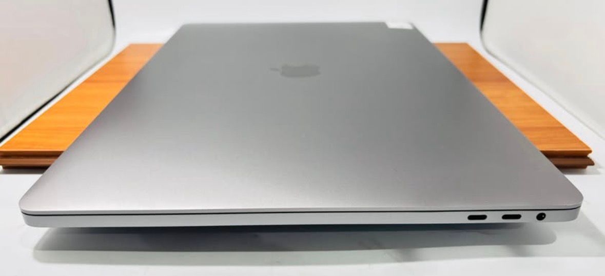 Apple MacBook Pro 16" 2019 i9 64GB RAM 512GB Radeon Pro 5300M - photo 2