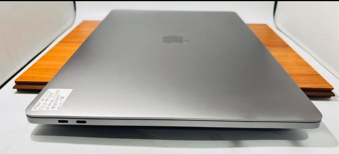 Apple MacBook Pro 16" 2019 i9 64GB RAM 512GB Radeon Pro 5300M - photo 4
