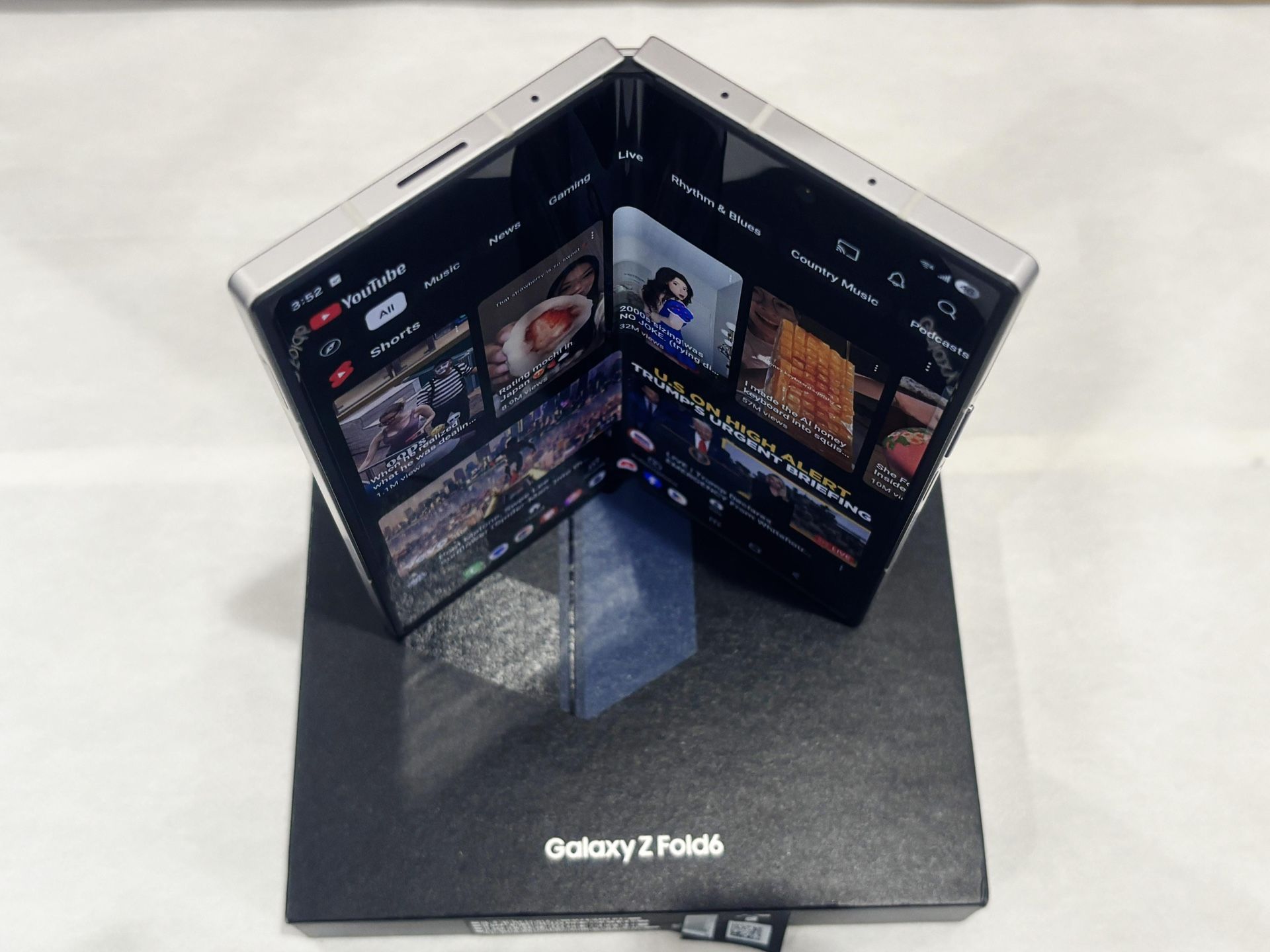 Samsung Galaxy Z Fold 6 512GB Factory Unlocked w/ Box - photo 3