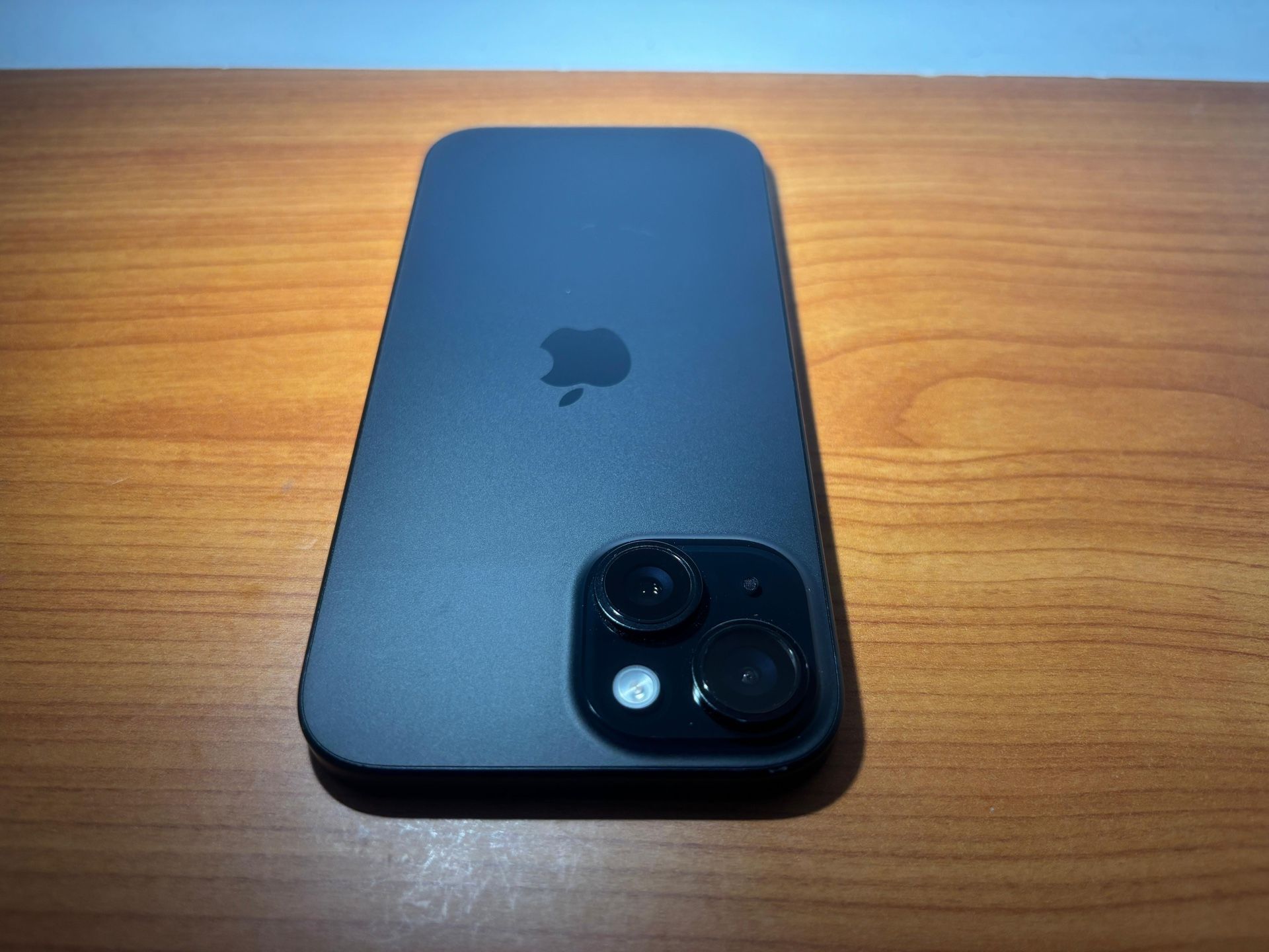 Apple iPhone 15 ATT/Cricket - Scratches, Fully Functional - photo 3