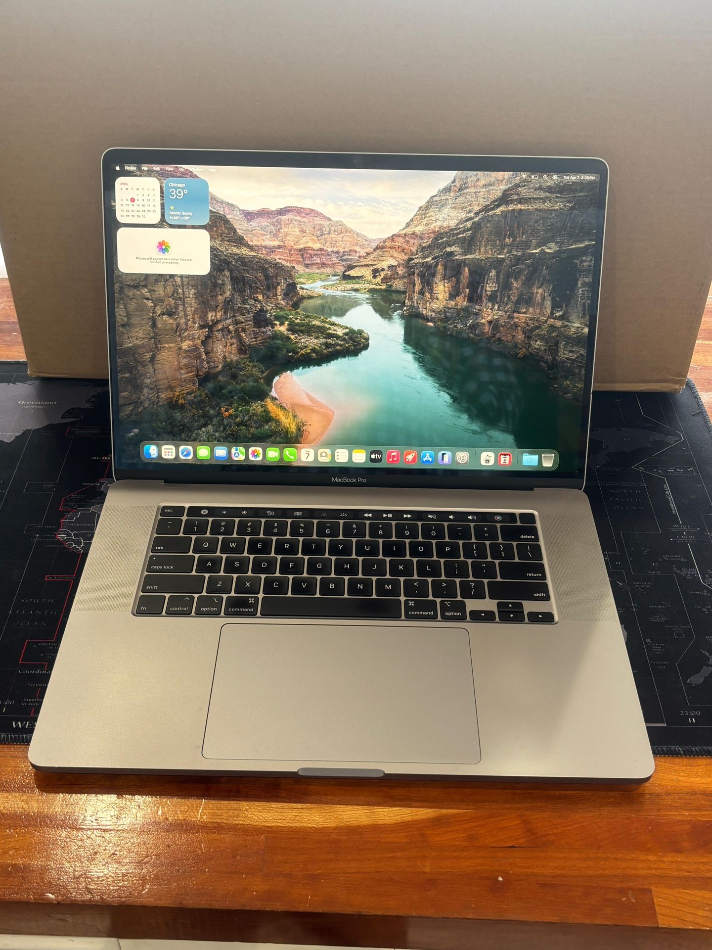 MacBook Pro 16" 2019 i9 16GB RAM 1TB SSD Radeon Pro