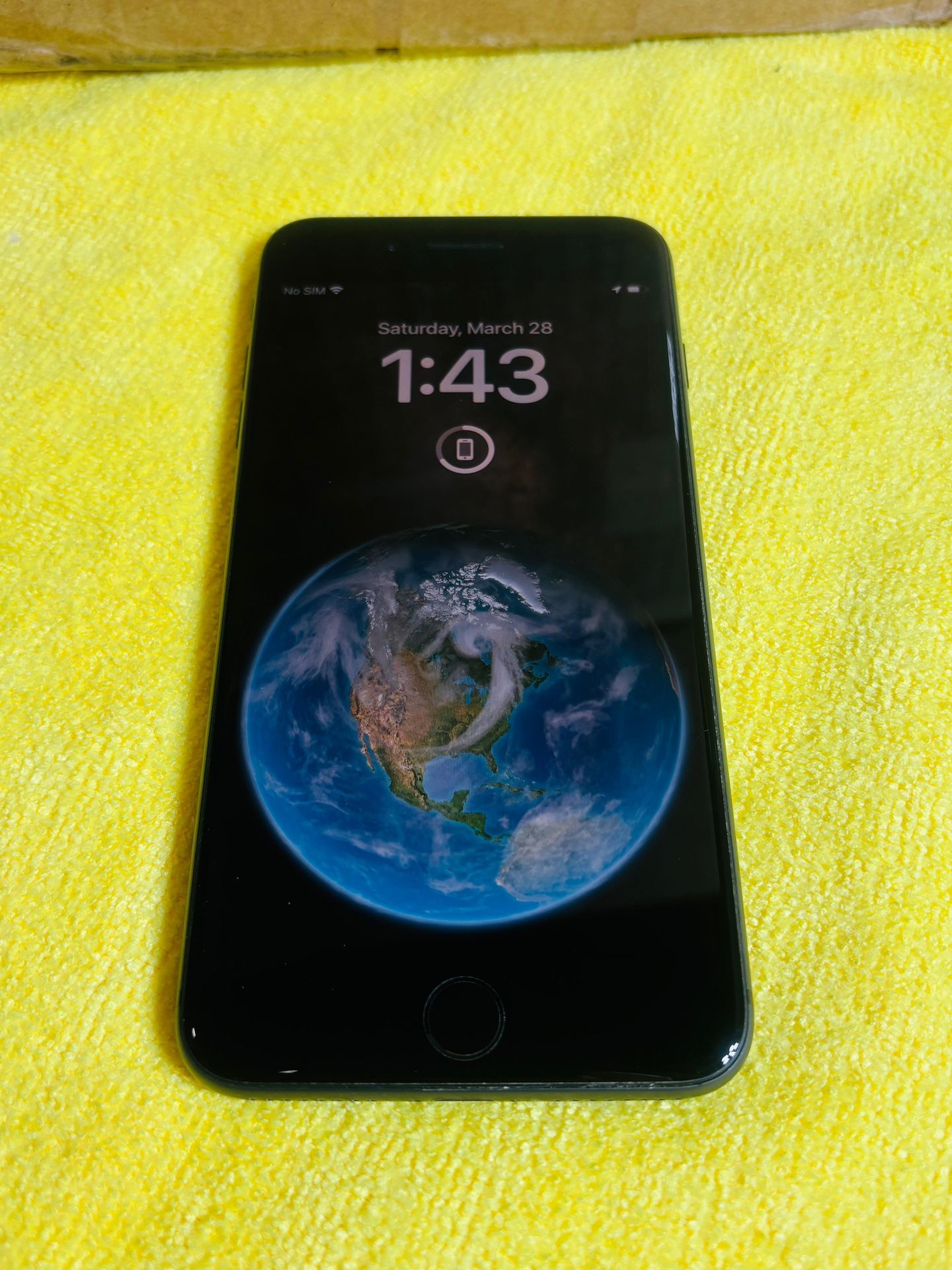 Apple iPhone 8 Plus 64GB Unlocked - photo 3
