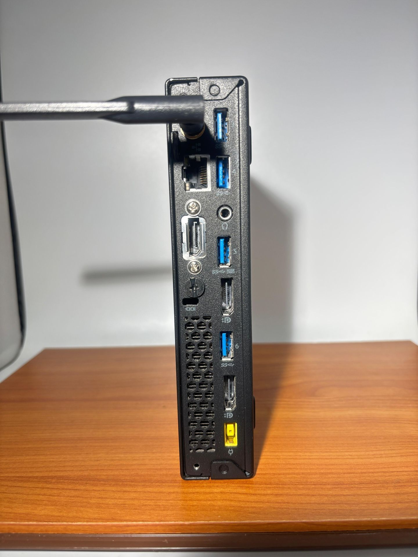 Lenovo ThinkCentre M700 Mini PC Core i5-6500T 8GB 256GB SSD Win - photo 2