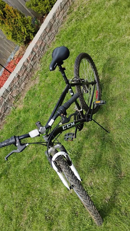 CCM Nitro XT Mountain Bike (taking offers) - photo 3