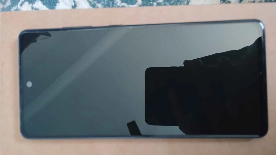Unlocked Samsung S20 FE - photo 3