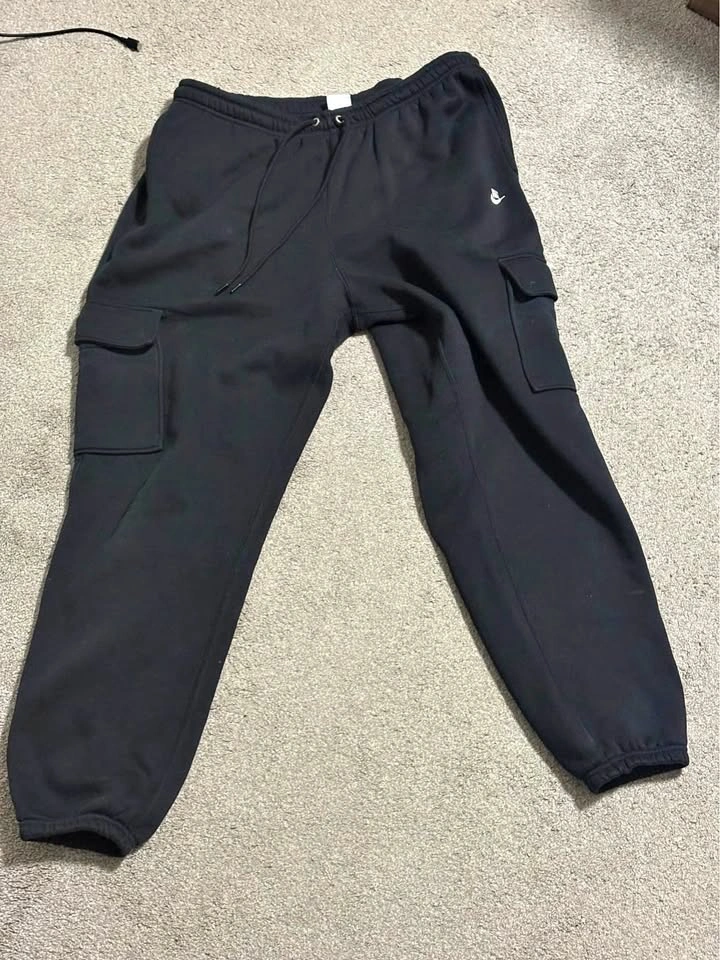 Men's Nike Cargo Sweatpants - Size Large