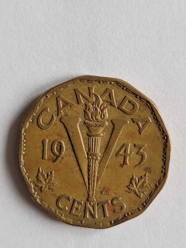 1943 Tombac 5 Cent Canadian Coin