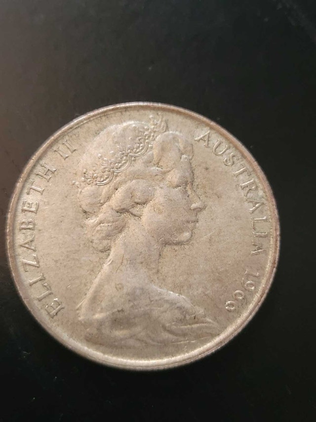1966 Australian Silver 50 Cent Collectible Coin - photo 2