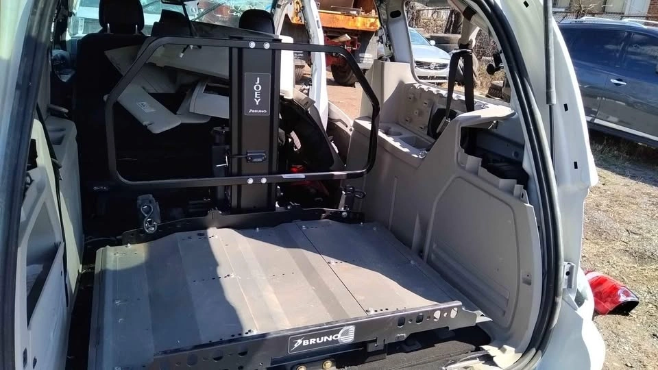 Bruno JOEY vsl4400 Wheelchair Lift for Caravan/Grand Caravan - photo 2