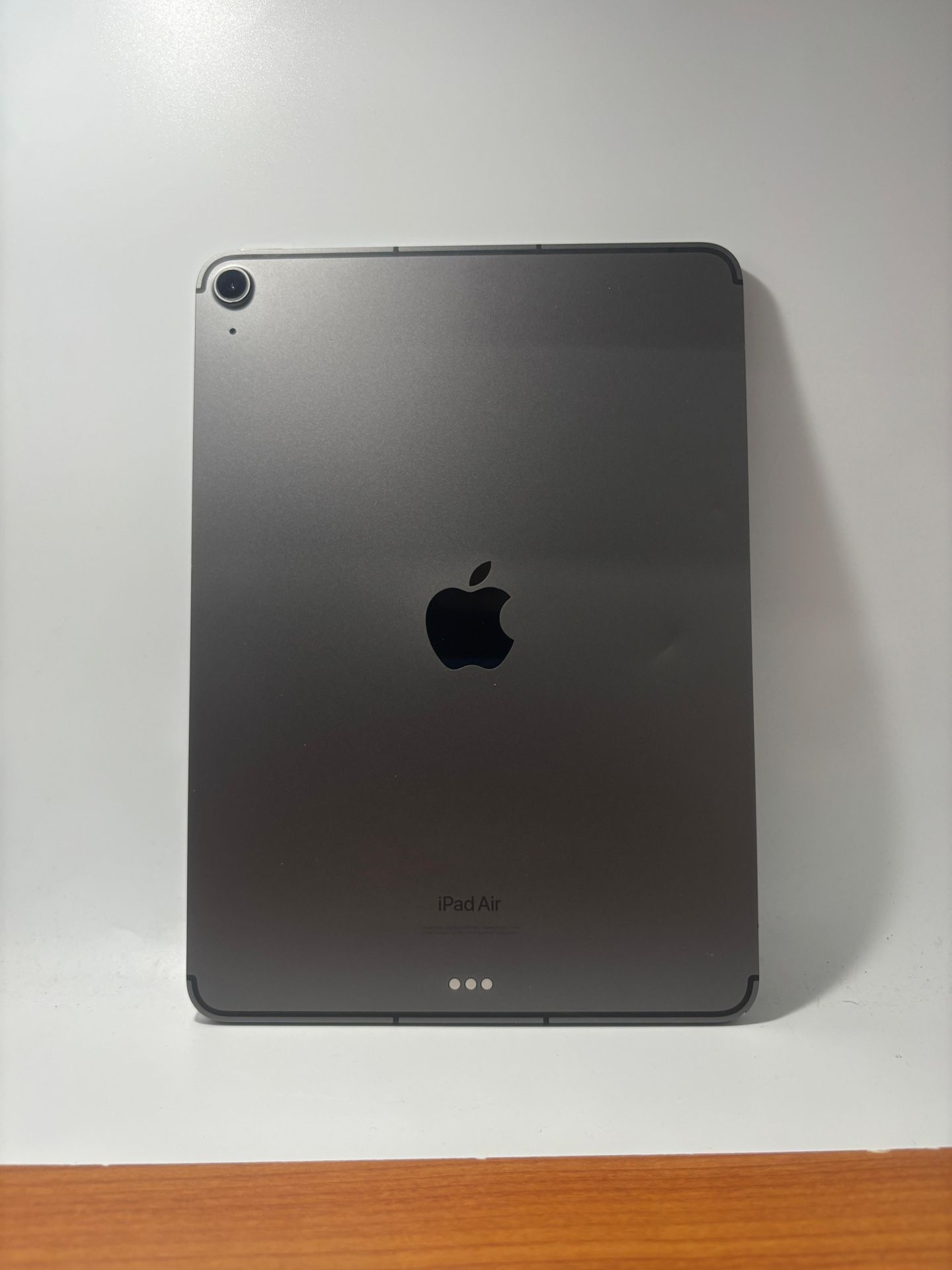 Apple iPad AIR 5th Gen 64GB Cellular Unlocked - photo 2