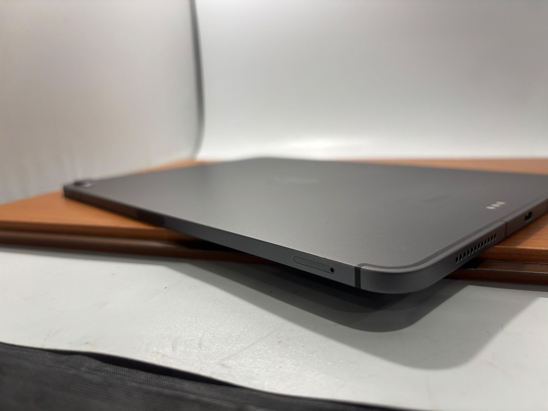 Apple iPad AIR 5th Gen 64GB Cellular Unlocked - photo 4