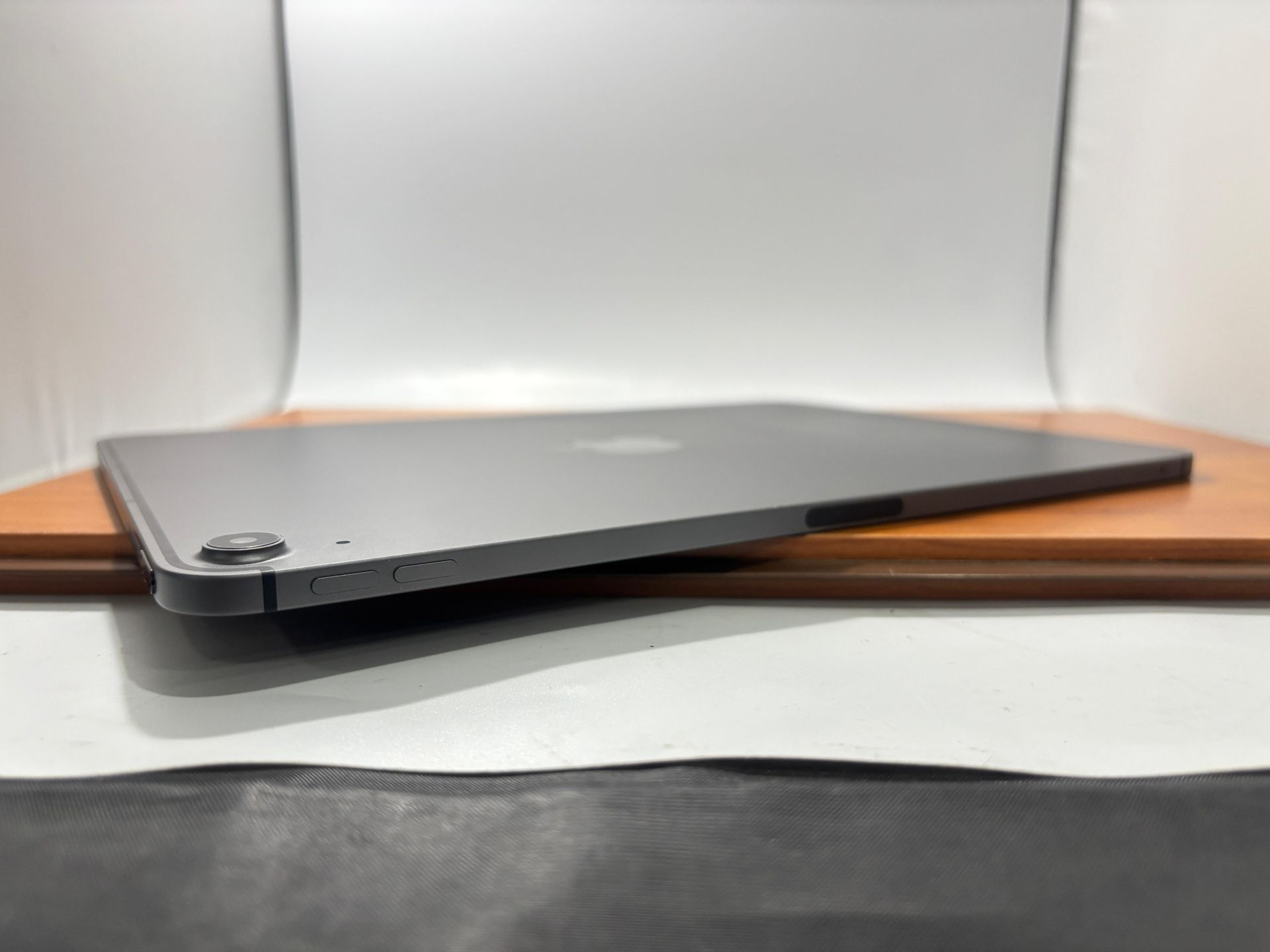 Apple iPad AIR 5th Gen 64GB Cellular Unlocked - photo 5