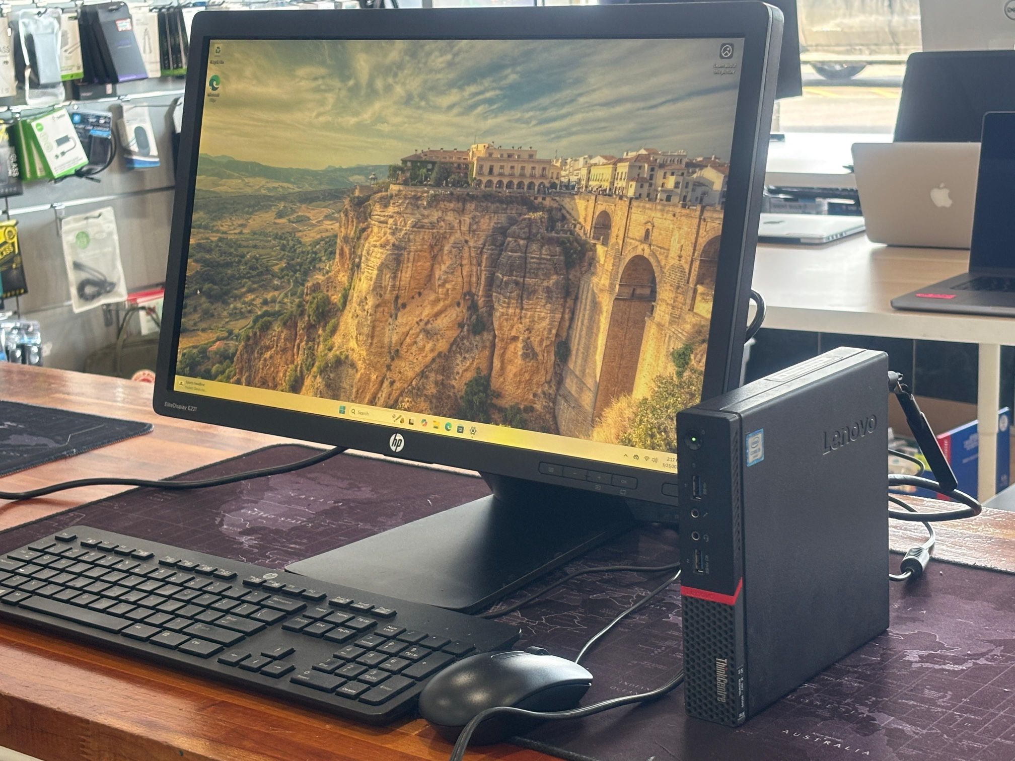 Lenovo ThinkCentre M700 Mini PC Core i5-6500T 8GB 256GB SSD Win