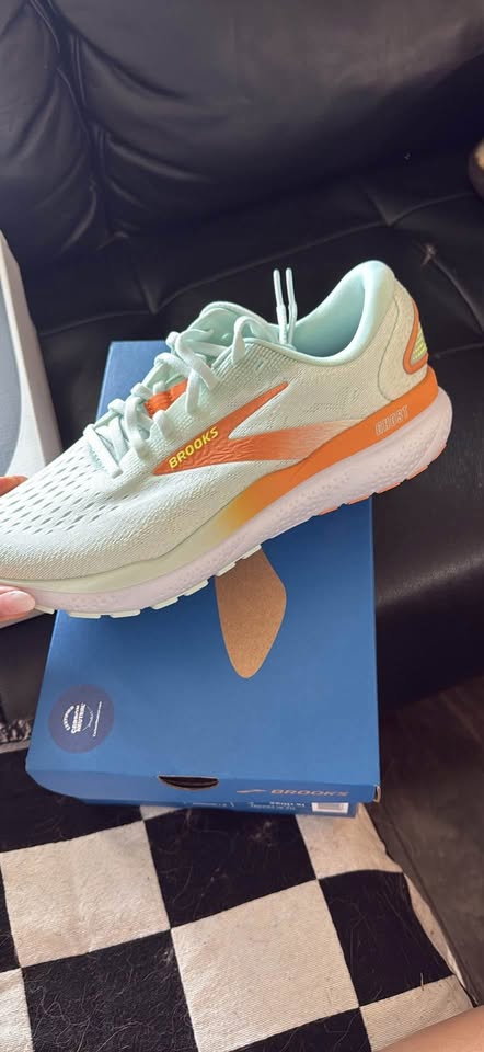 Brand New Size 8 Brooks Ghost 16 - photo 2