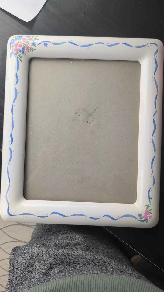 White ceramic Floral Ribbon Picture Frame - photo 2