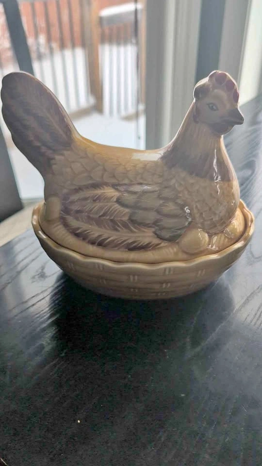 Vintage Sadler Ceramic Chicken Hen on Nest Dish