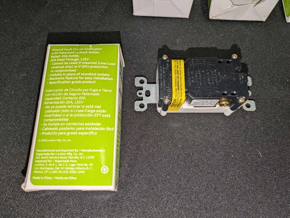 Leviton SmartlockPro 20A GFCI Outlet 7899-KW - photo 2