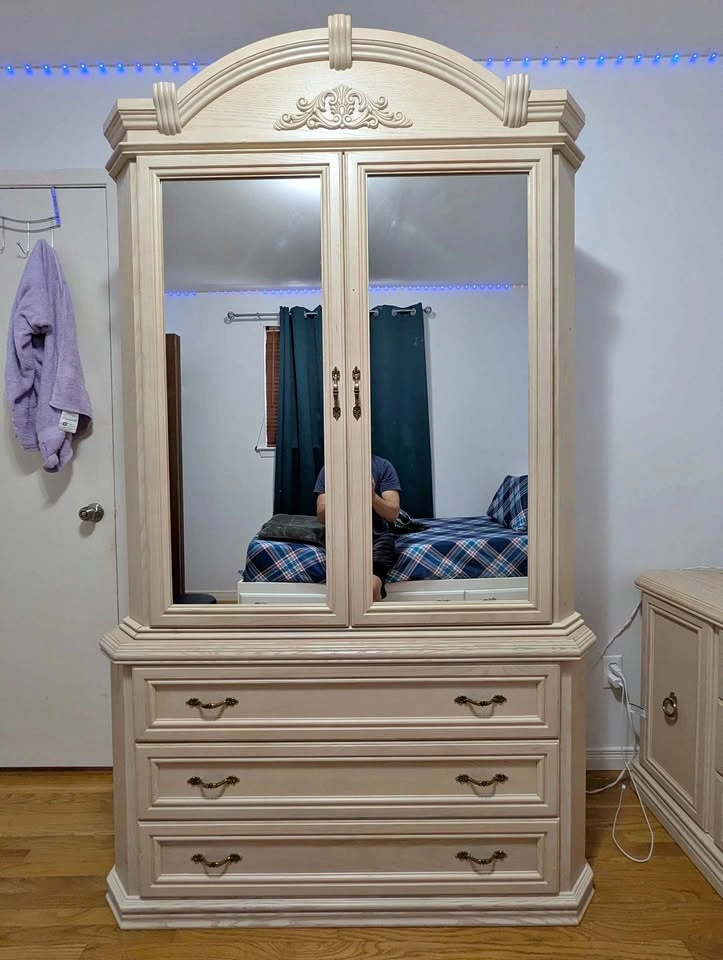 Queen Bedroom Set – Cream/White Oak – Excellent Condition
