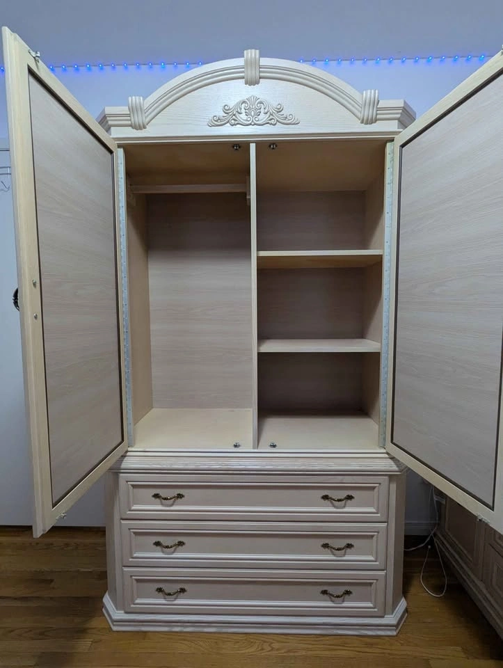 Queen Bedroom Set – Cream/White Oak – Excellent Condition - photo 2