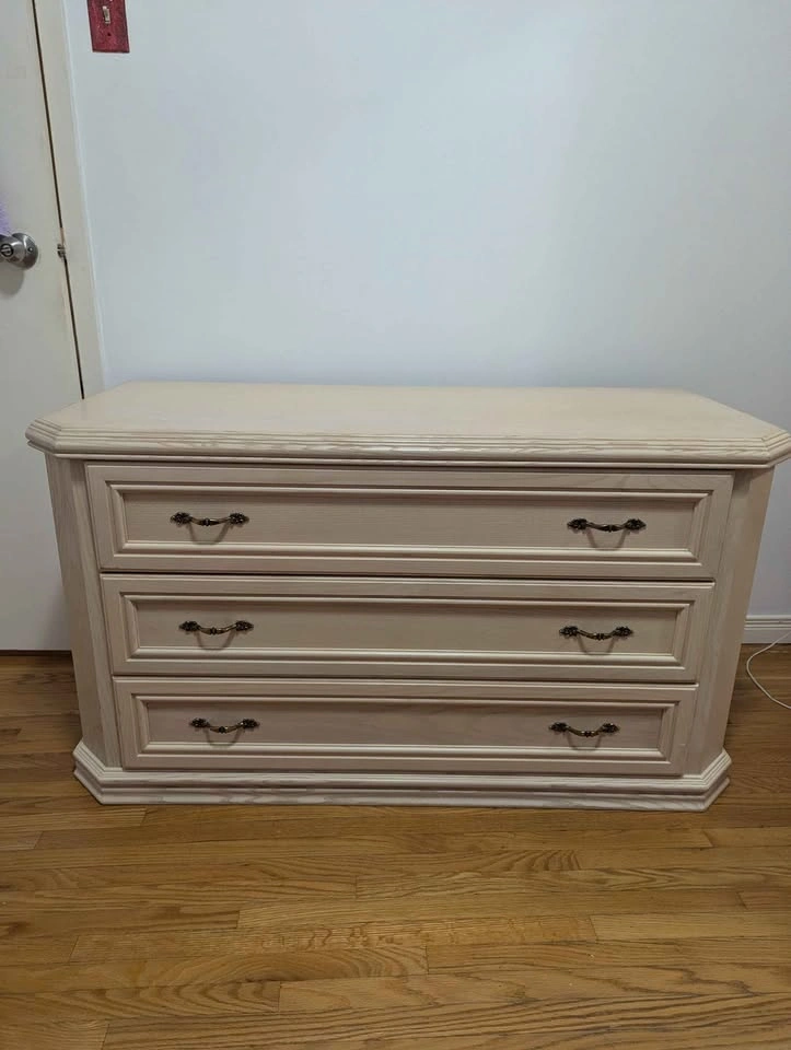 Queen Bedroom Set – Cream/White Oak – Excellent Condition - photo 5