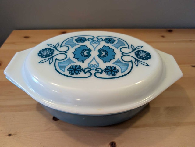 Pyrex Blue Horizon 2.5 qt Casserole Dish w/ Lid